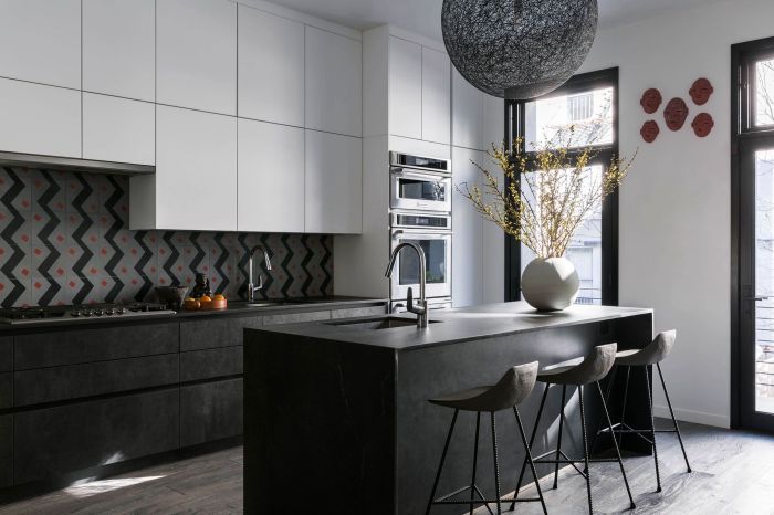 Black and white rustic kitchen decor